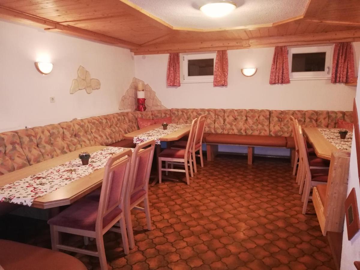 Pension Schoepf Arzl im Pitztal Esterno foto