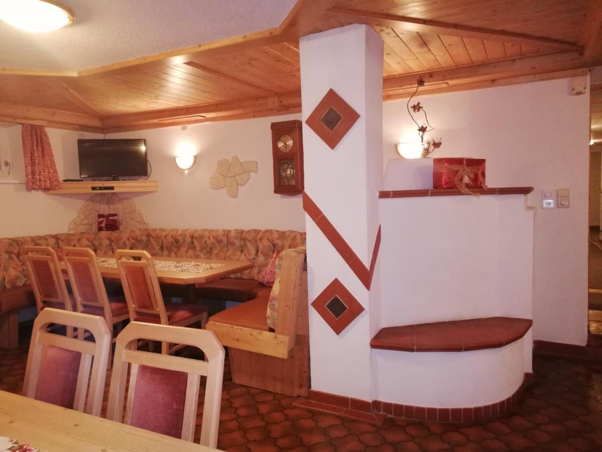 Pension Schoepf Arzl im Pitztal Esterno foto